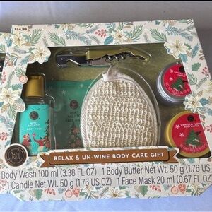 Relax & Un-Wine Body Care Gift Set by - Mint Green and Red